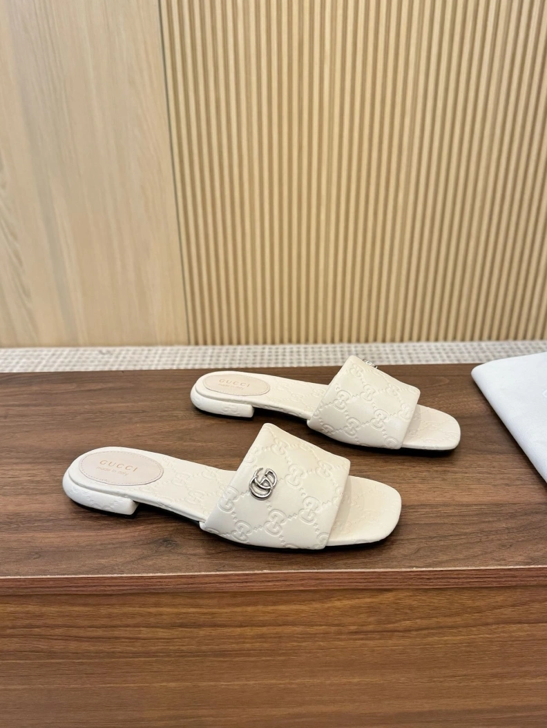 Reliable Gxccx Slippers 157814