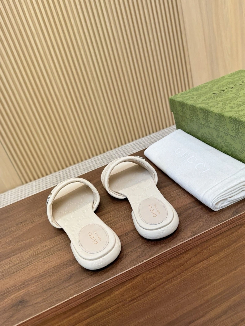 Reliable Gxccx Slippers 157814