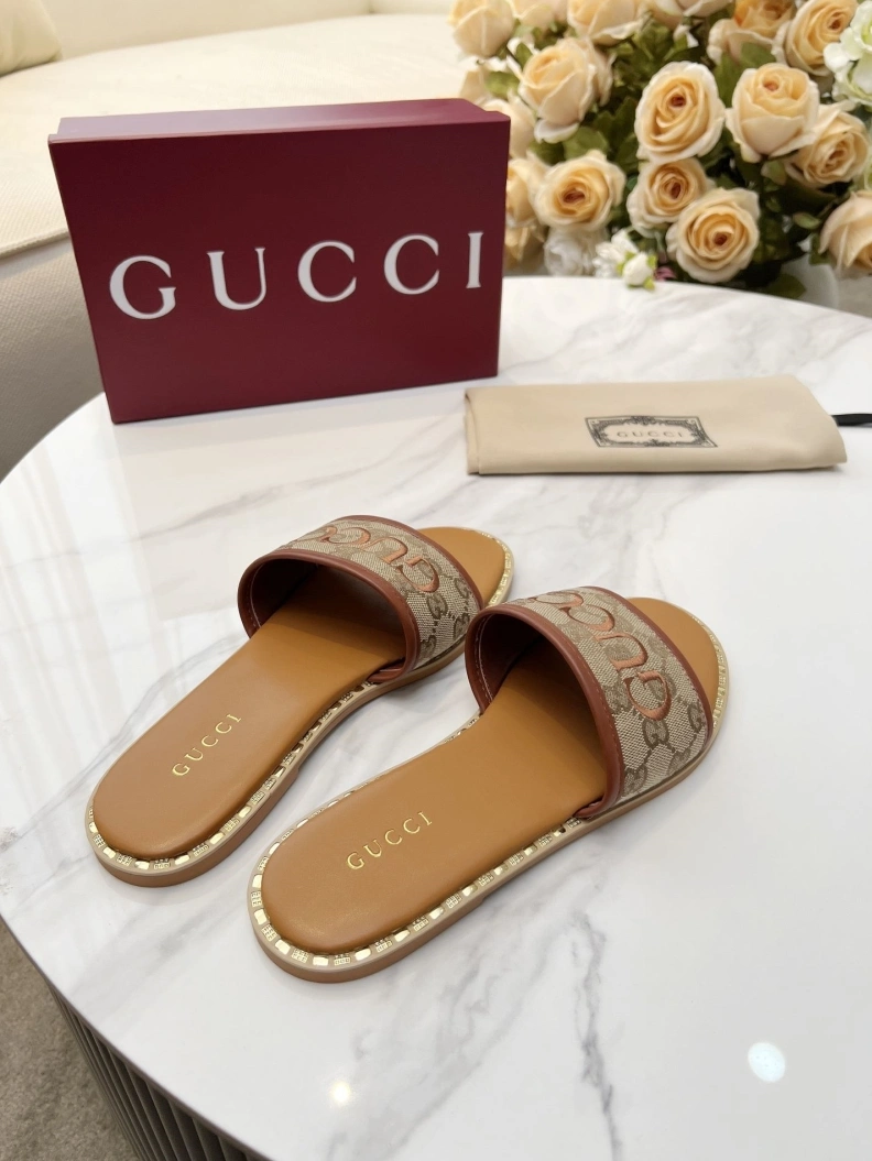 Versatile Gxccx Slippers 157821