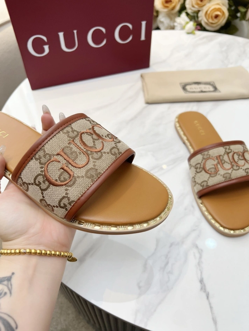 Versatile Gxccx Slippers 157821