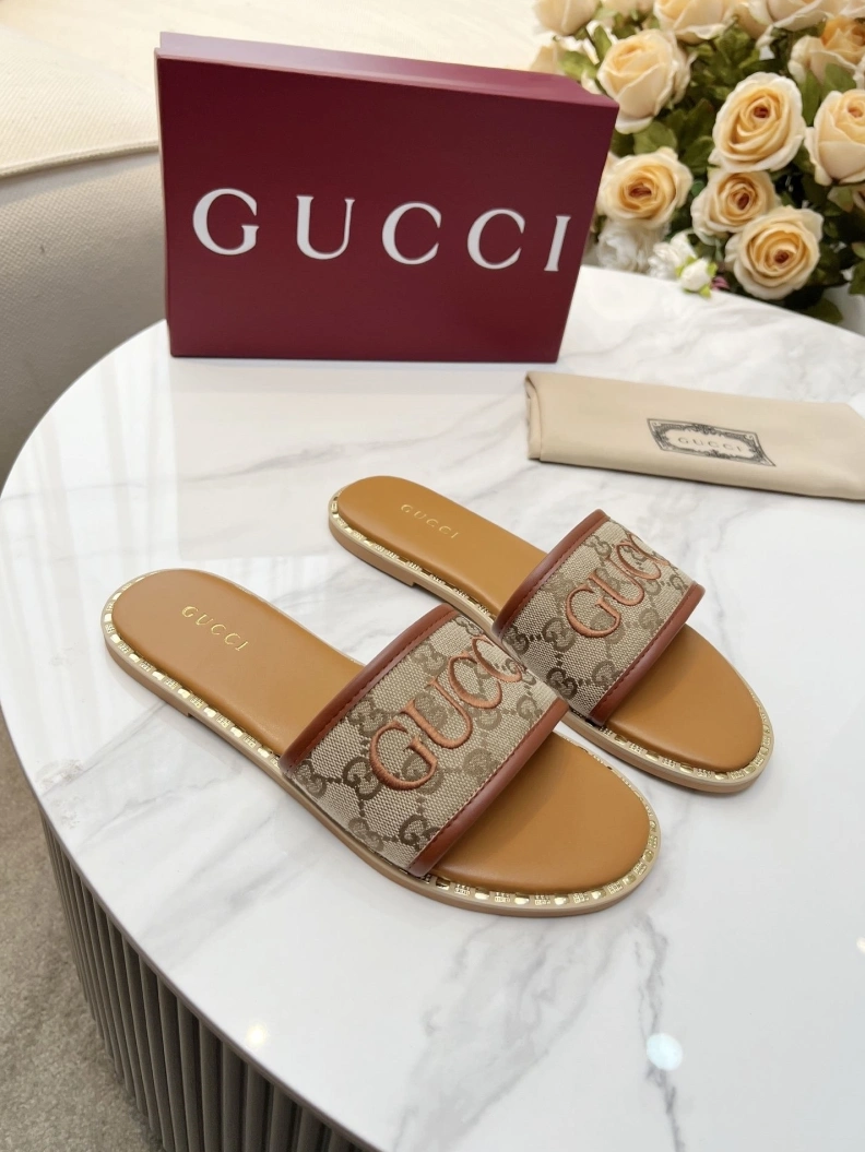 Versatile Gxccx Slippers 157821