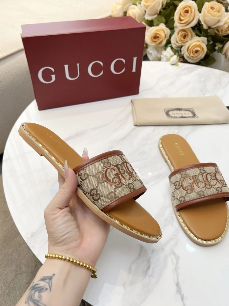 Versatile Gxccx Slippers 157821