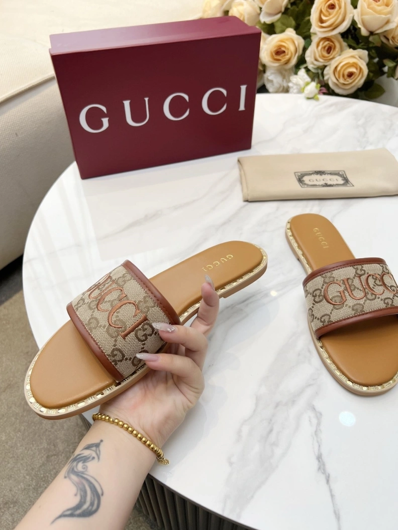 Versatile Gxccx Slippers 157821