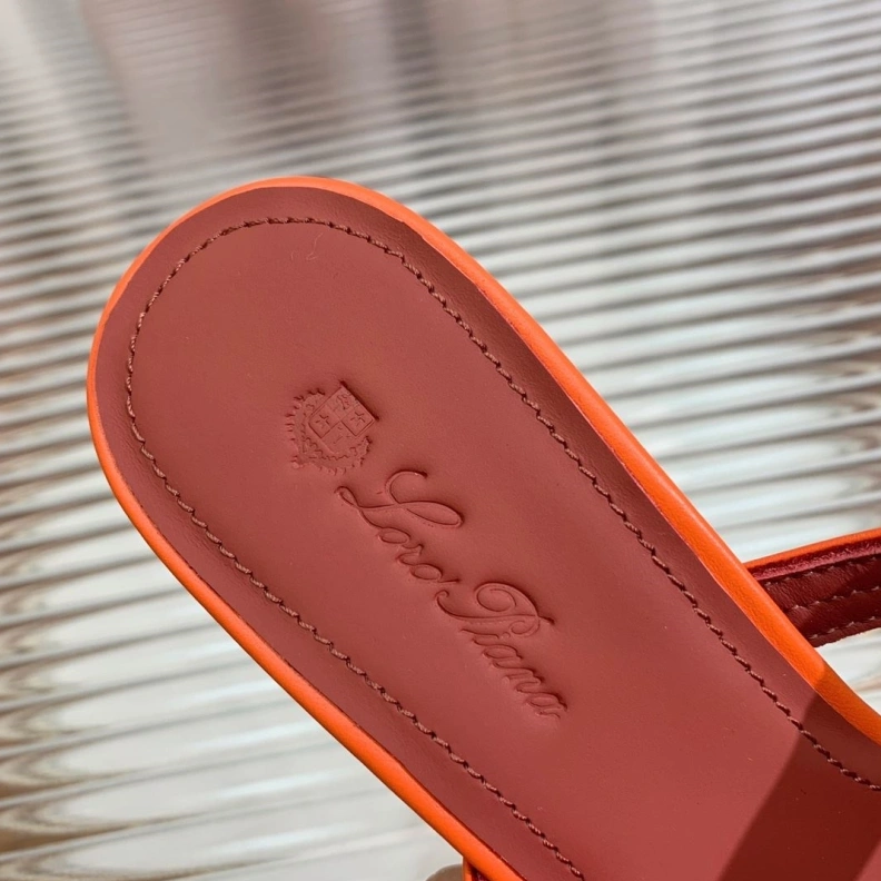 WellDesigned Armxnx slippers 108503