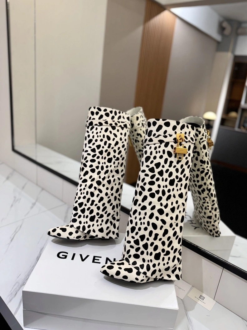 Gxvxnchy Boots Flexible 153242