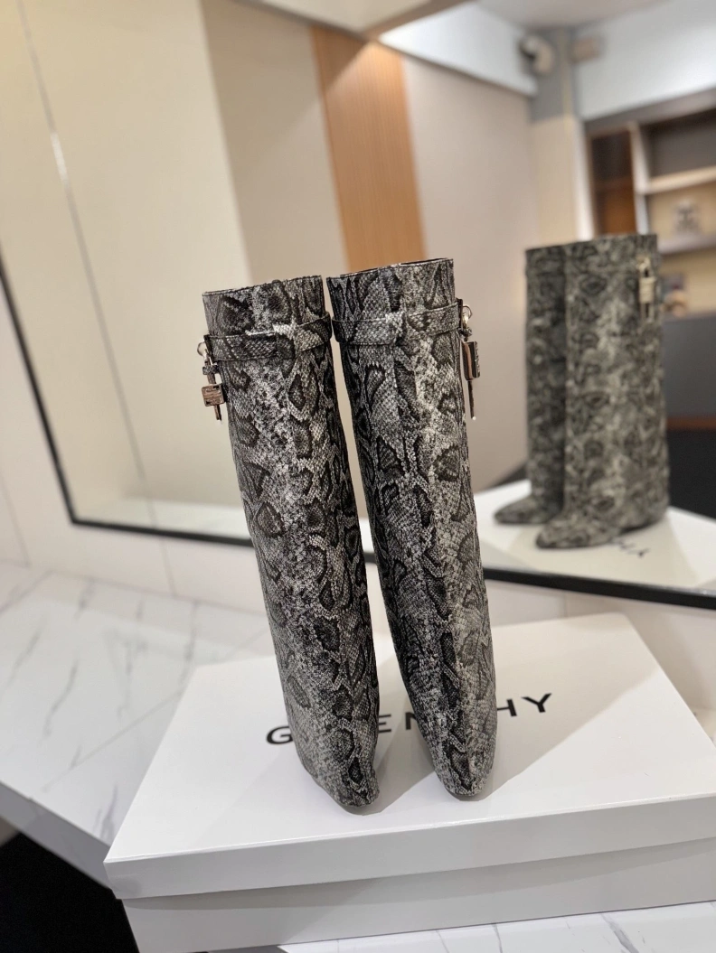 Gxvxnchy Boots Resilient 153243