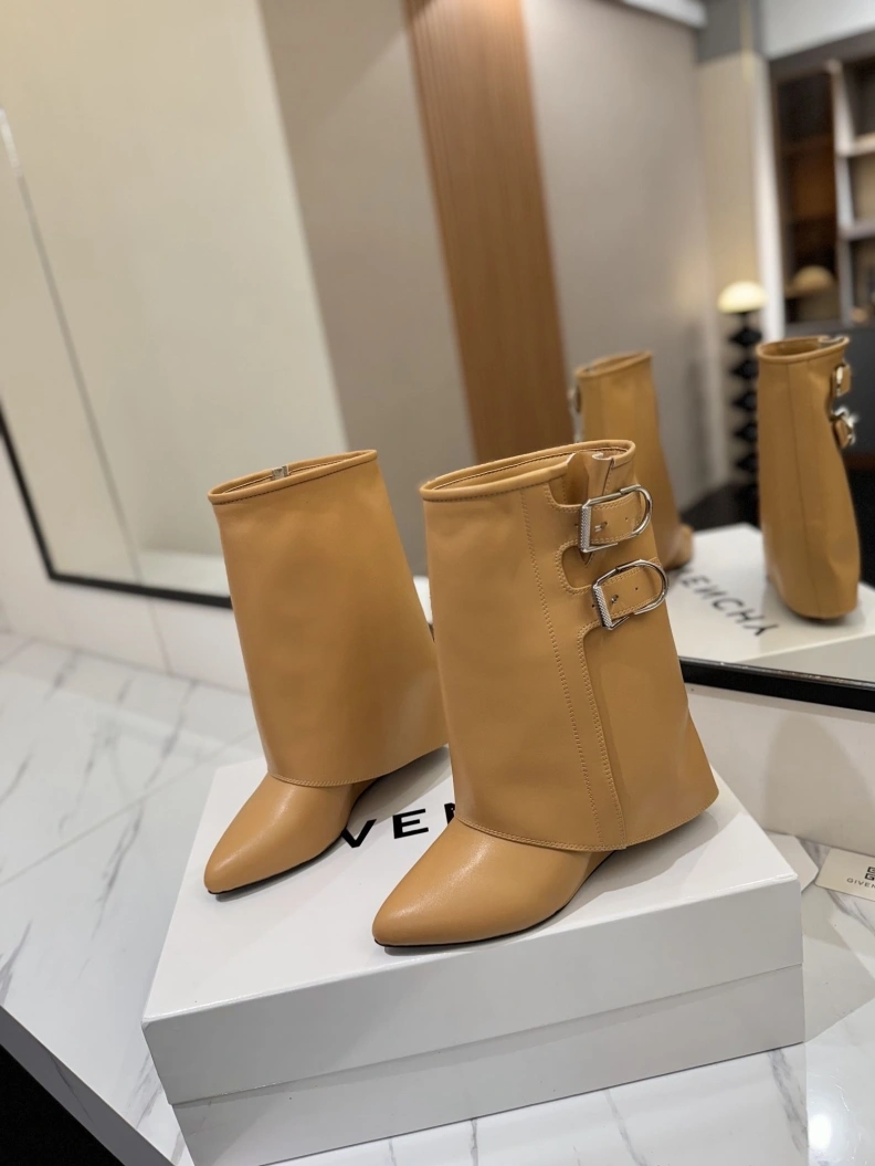 SportInspired Gxvxnchy Boots 153250
