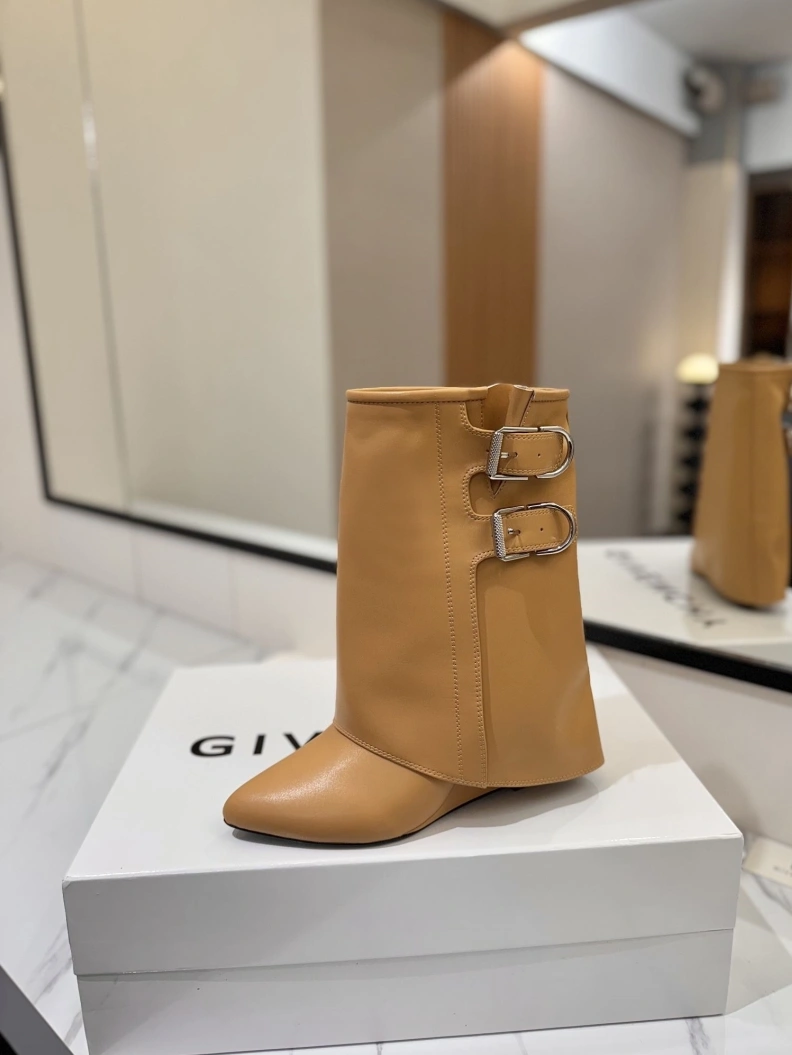 SportInspired Gxvxnchy Boots 153250