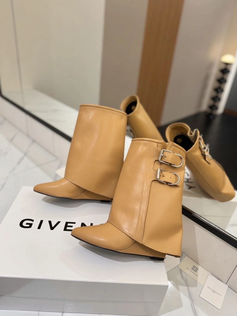 SportInspired Gxvxnchy Boots 153250