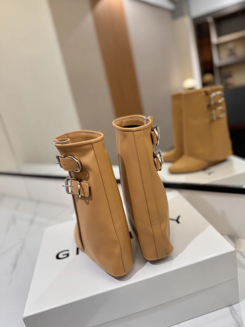 SportInspired Gxvxnchy Boots 153250