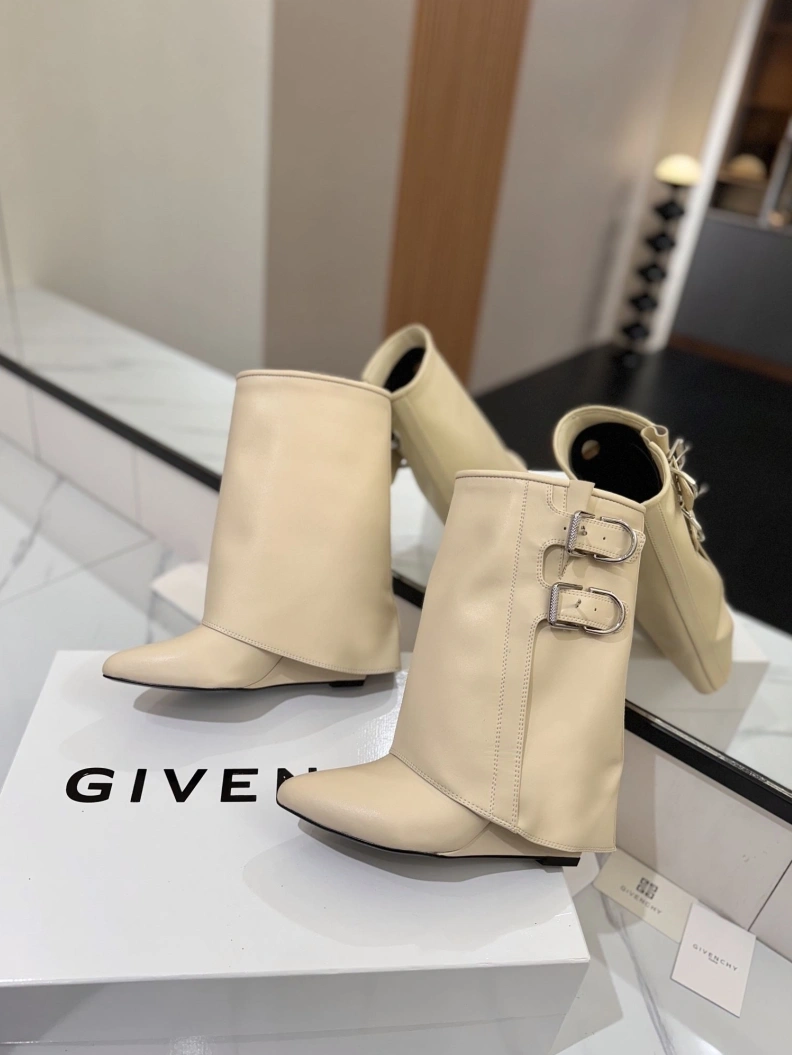 Comfortable Gxvxnchy Boots 153230