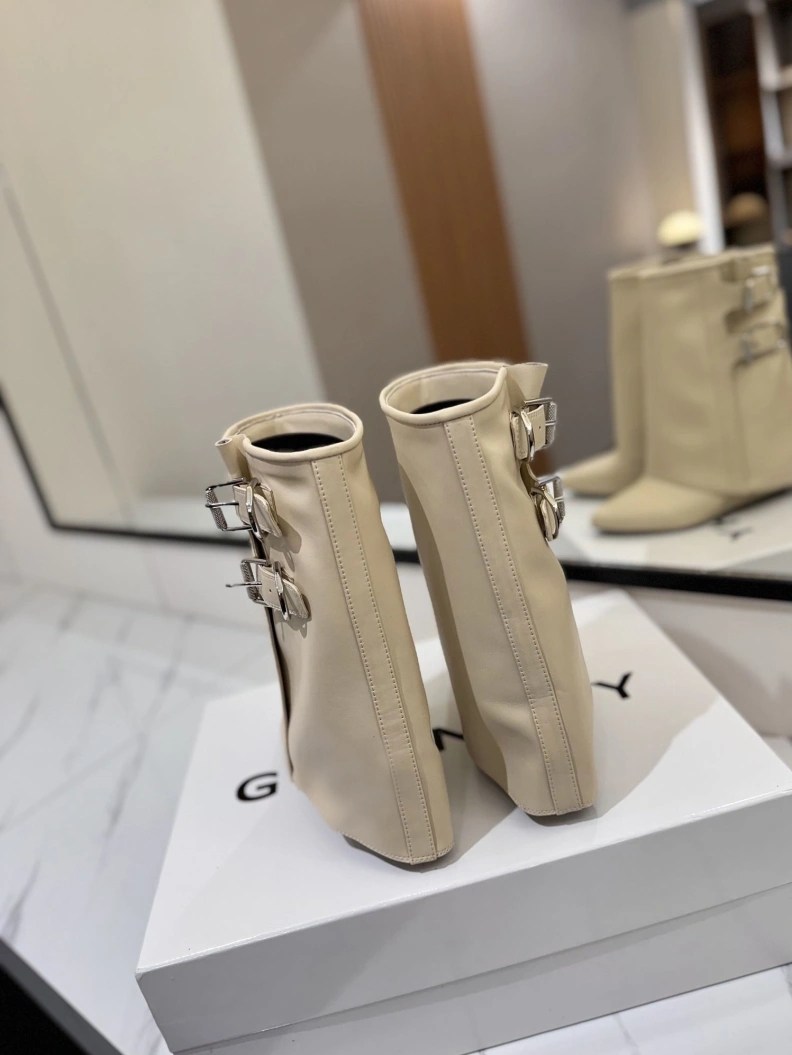 Comfortable Gxvxnchy Boots 153230