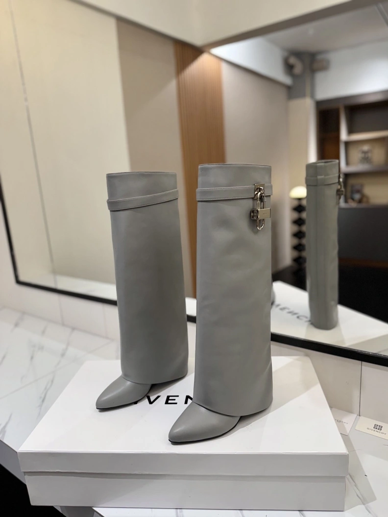 Gxvxnchy Boots Modern 153214