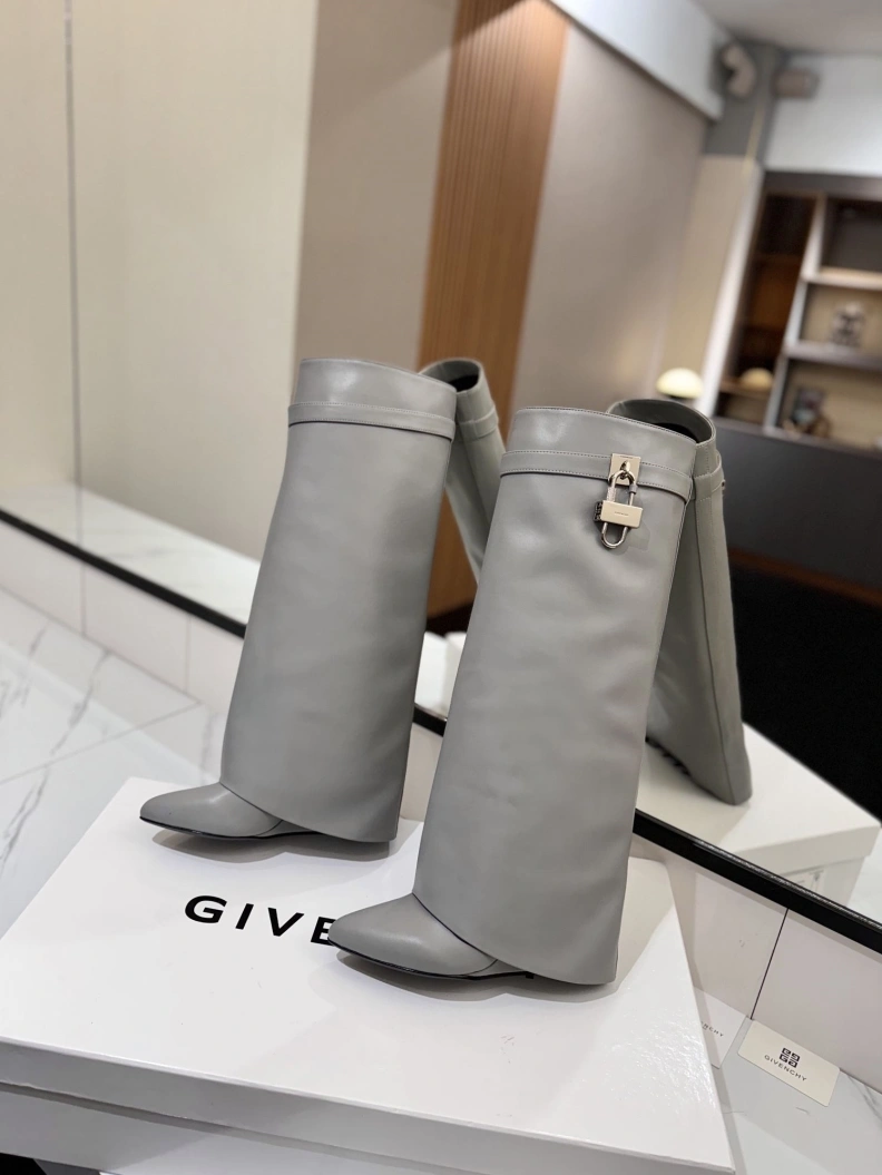 Gxvxnchy Boots Modern 153214