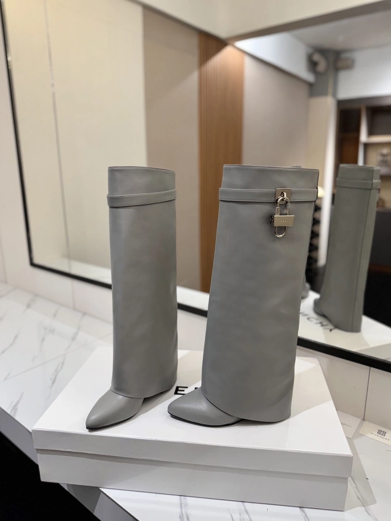 Gxvxnchy Boots Modern 153214