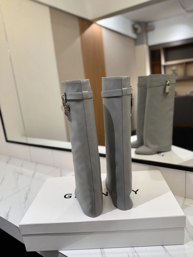 Gxvxnchy Boots Modern 153214