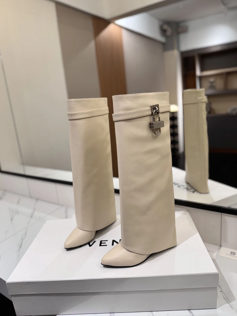 SportInspired Gxvxnchy Boots 153209