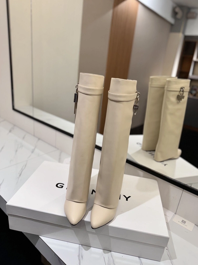 SportInspired Gxvxnchy Boots 153209
