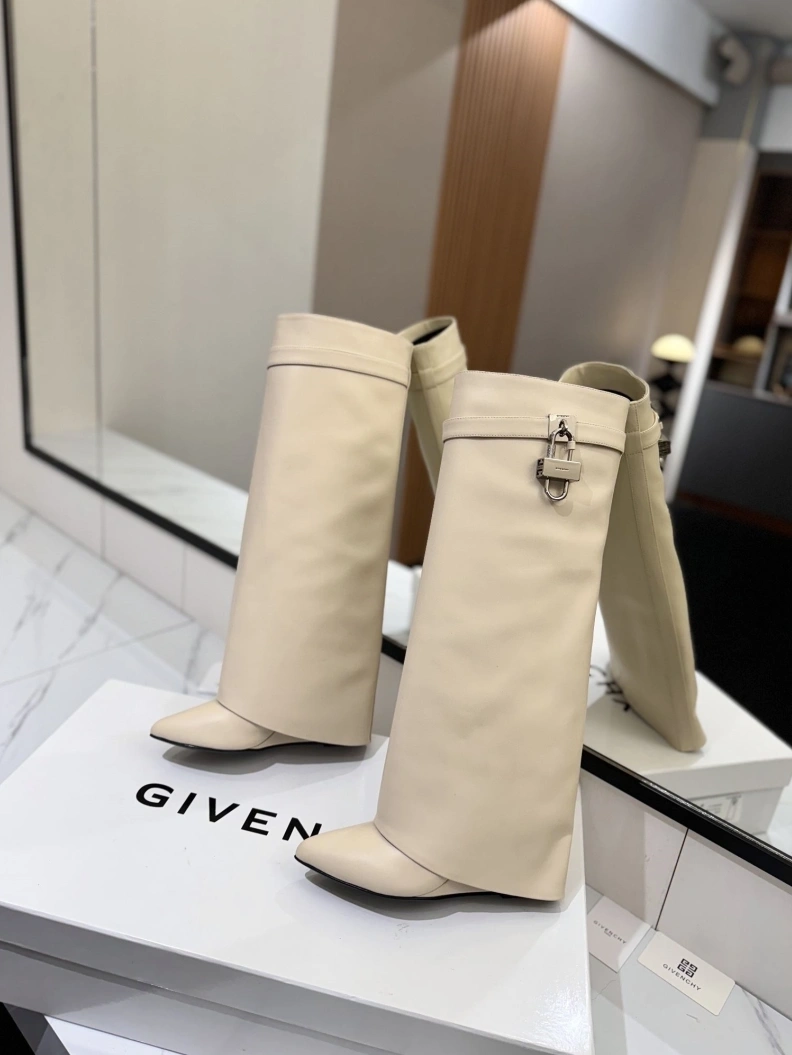 SportInspired Gxvxnchy Boots 153209