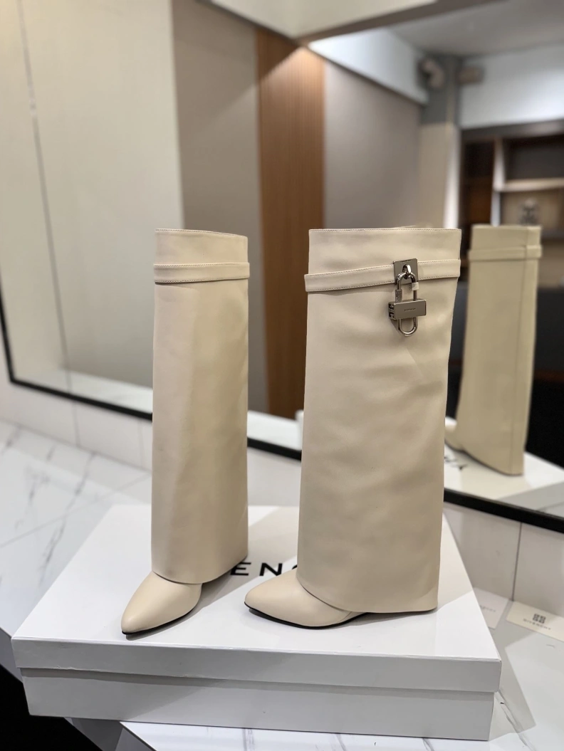 SportInspired Gxvxnchy Boots 153209