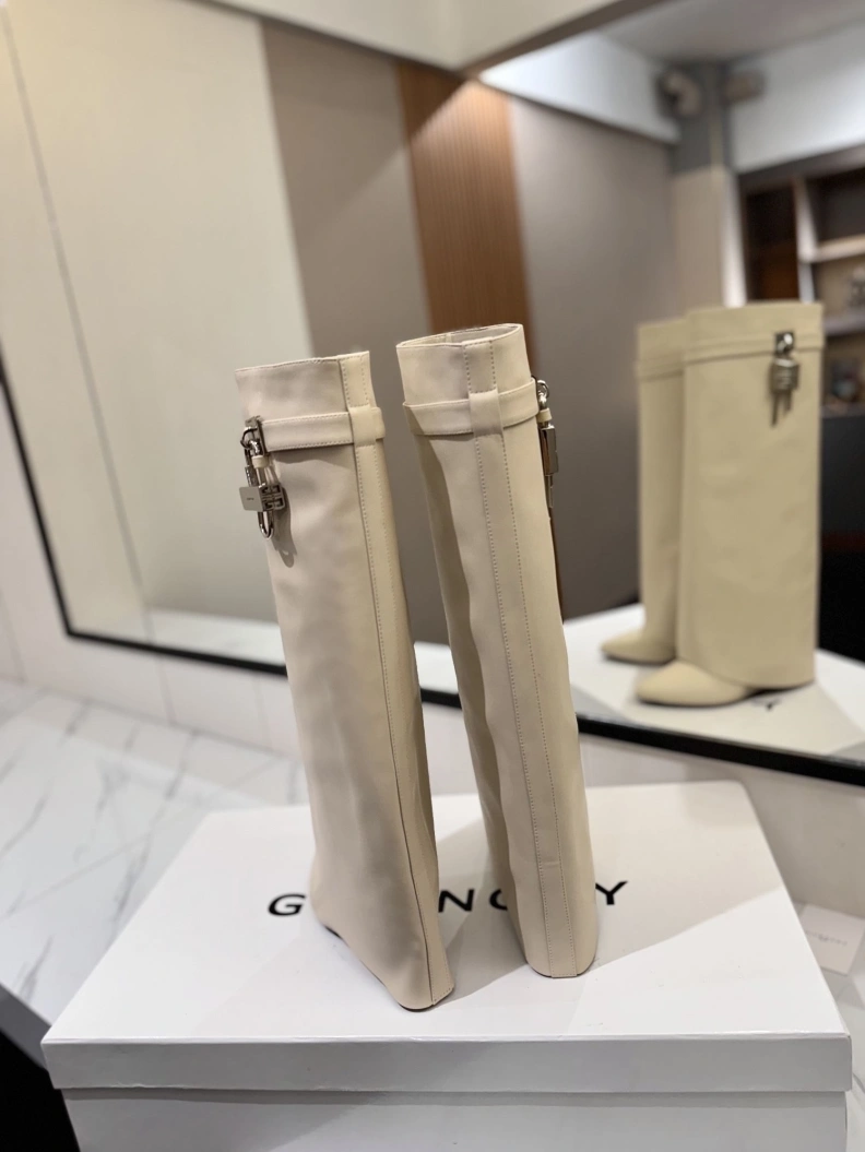 SportInspired Gxvxnchy Boots 153209