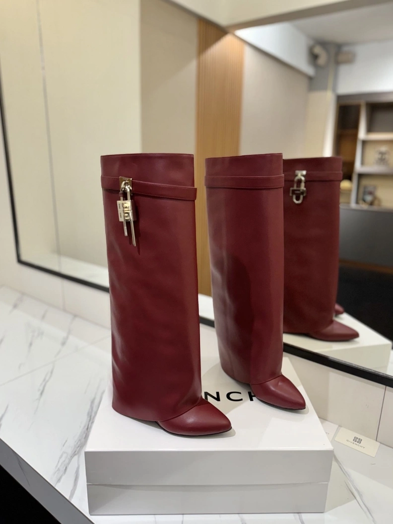 Gxvxnchy Boots Compact 153200