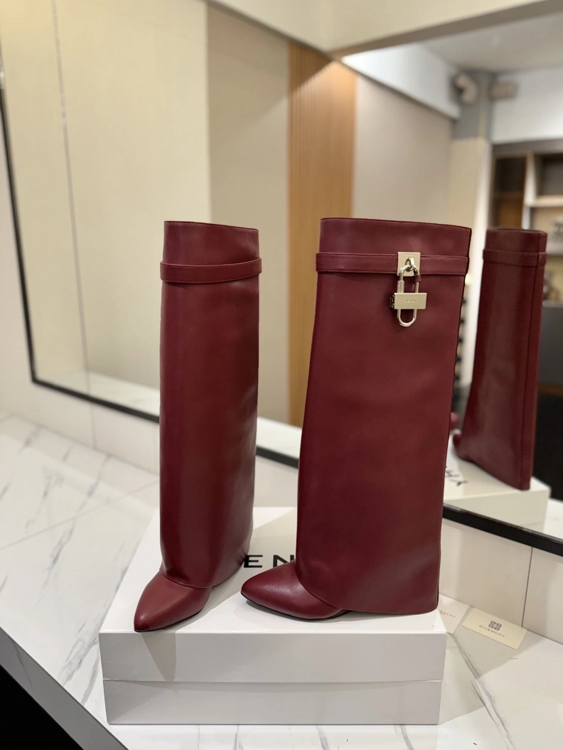 Gxvxnchy Boots Compact 153200