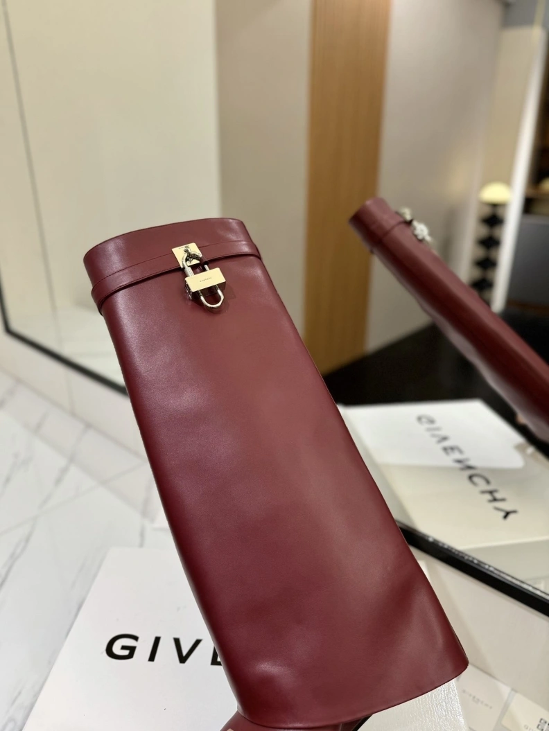 Gxvxnchy Boots Compact 153200
