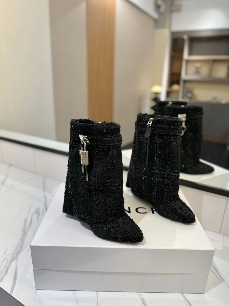 Gxvxnchy Boots Resilient 153210