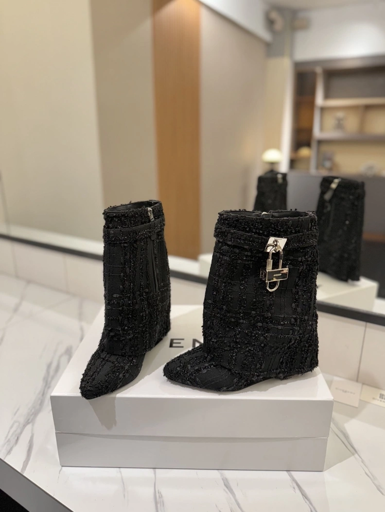 Gxvxnchy Boots Resilient 153210