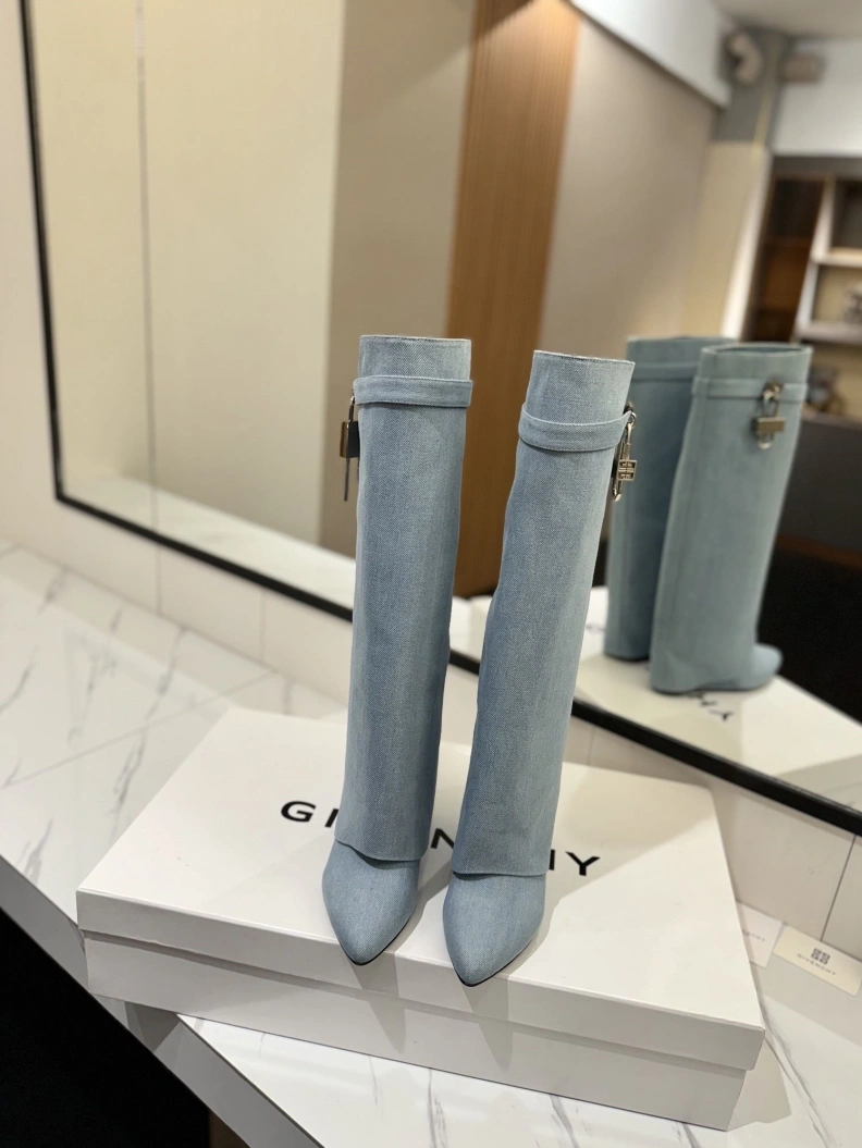 WellDesigned Gxvxnchy Boots 153208