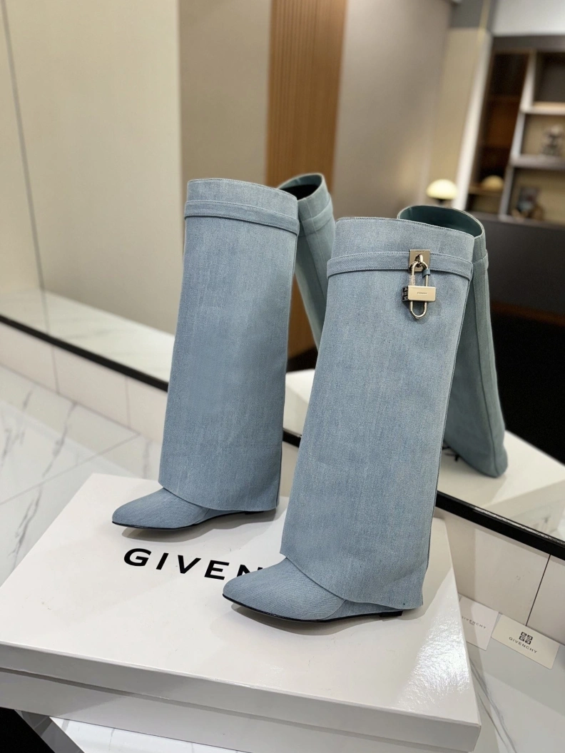 WellDesigned Gxvxnchy Boots 153208