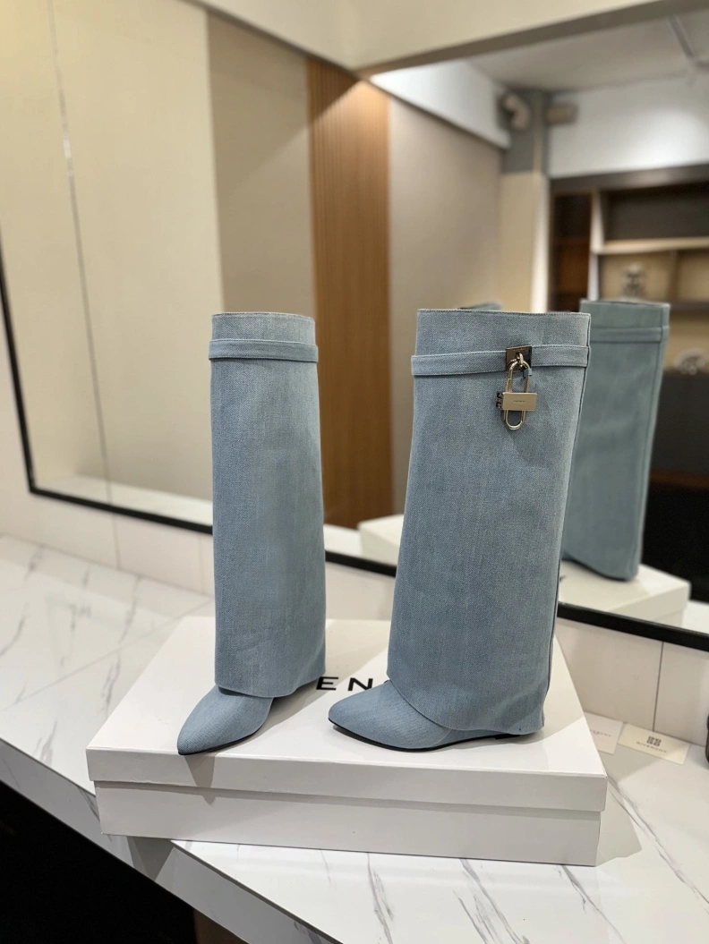 WellDesigned Gxvxnchy Boots 153208