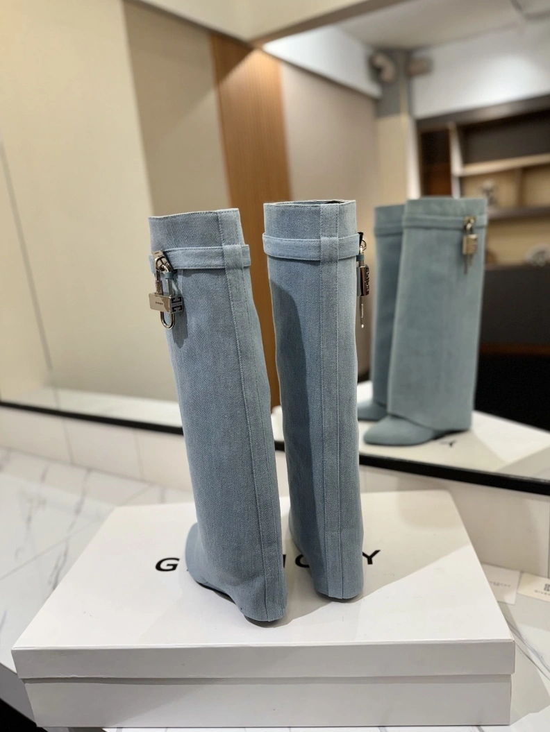 WellDesigned Gxvxnchy Boots 153208