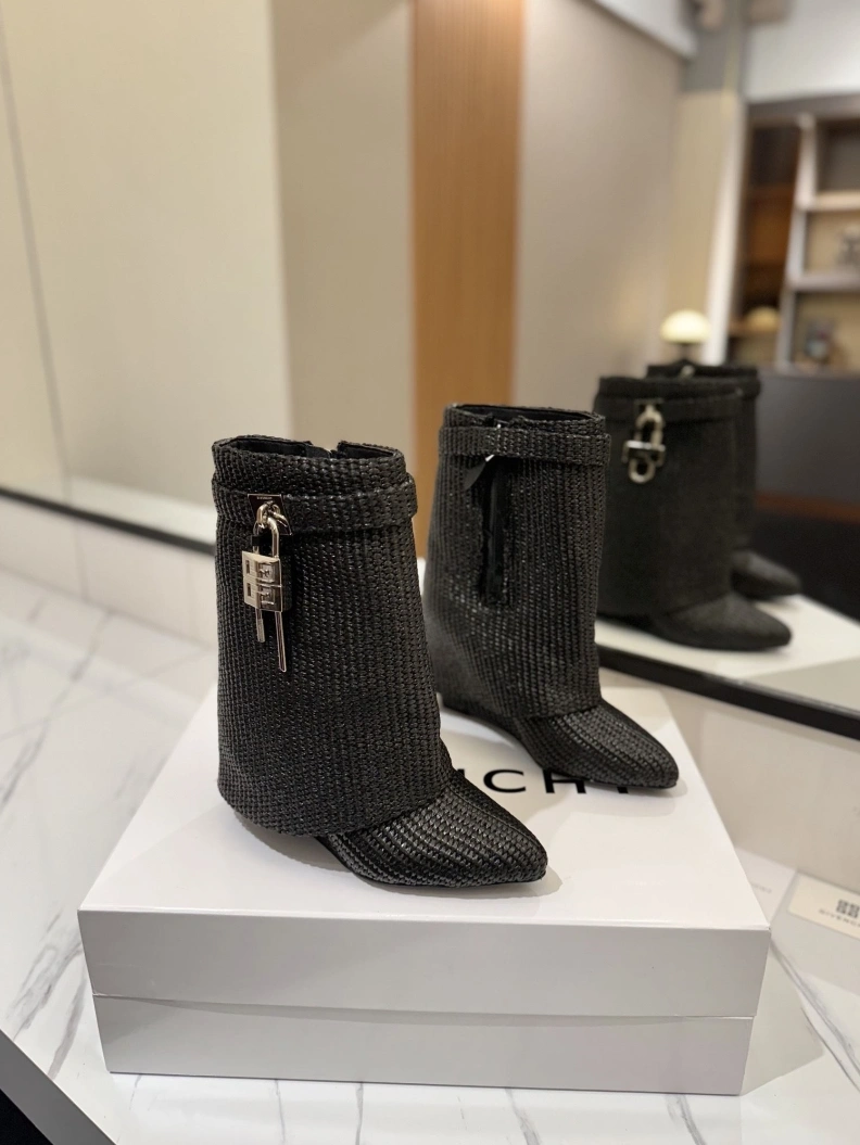 Soft Gxvxnchy Boots 153196