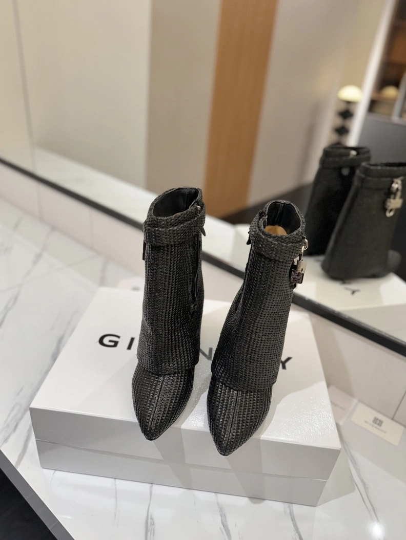 Soft Gxvxnchy Boots 153196