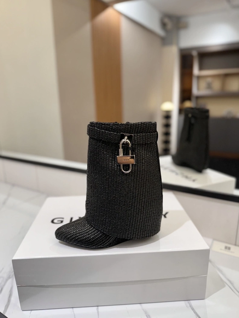 Soft Gxvxnchy Boots 153196