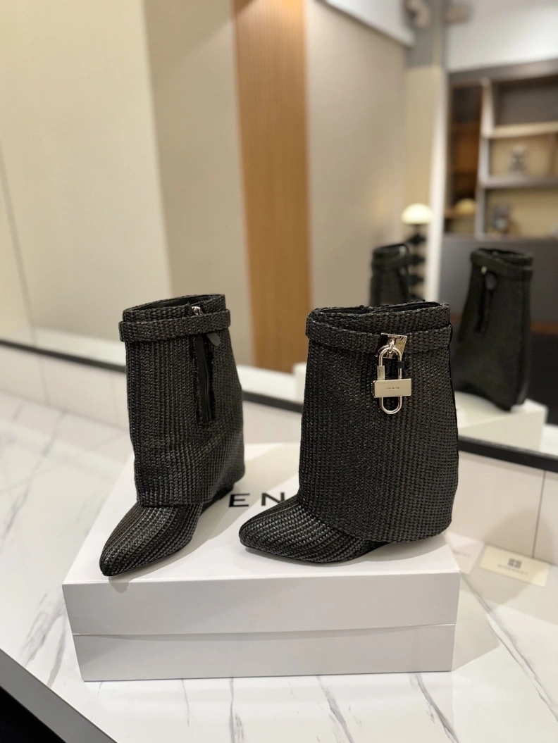 Soft Gxvxnchy Boots 153196
