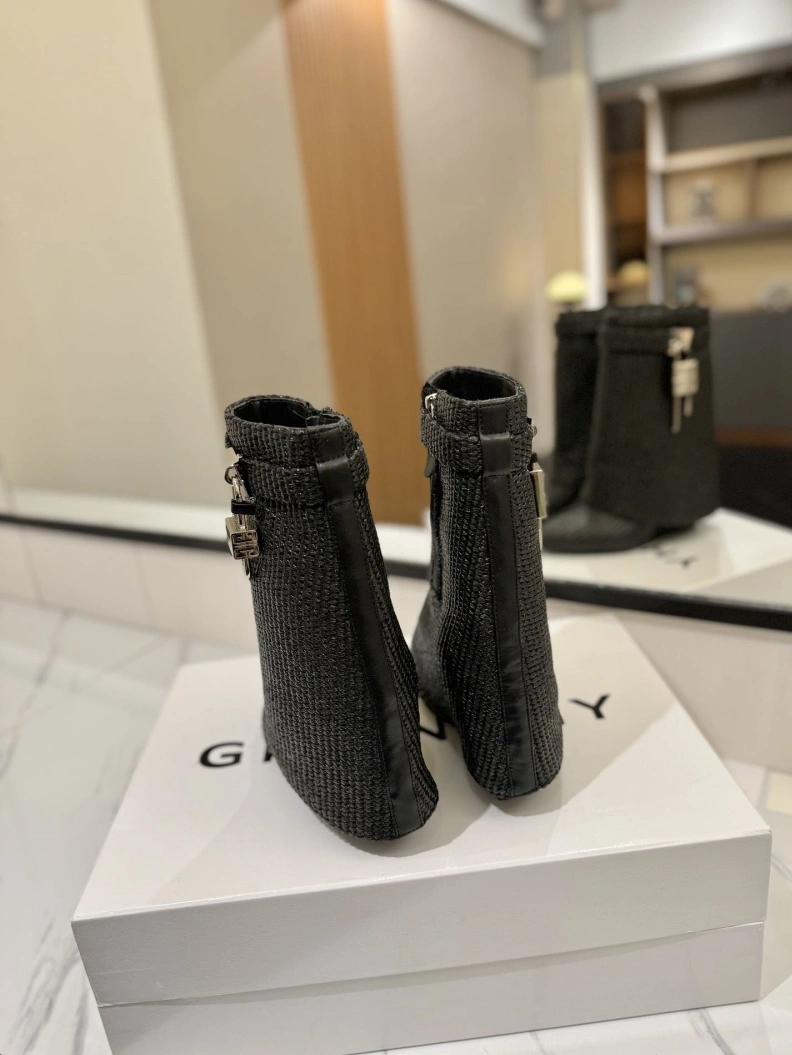 Soft Gxvxnchy Boots 153196