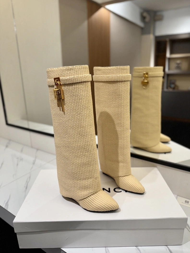 Gxvxnchy Boots Modern 153201