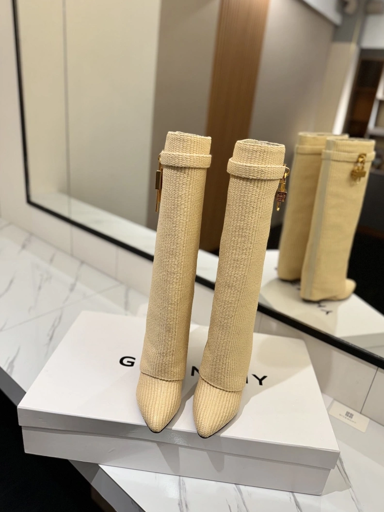 Gxvxnchy Boots Modern 153201