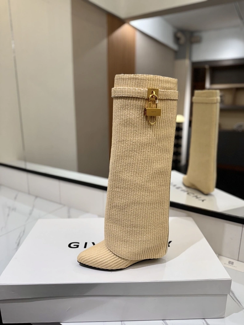 Gxvxnchy Boots Modern 153201