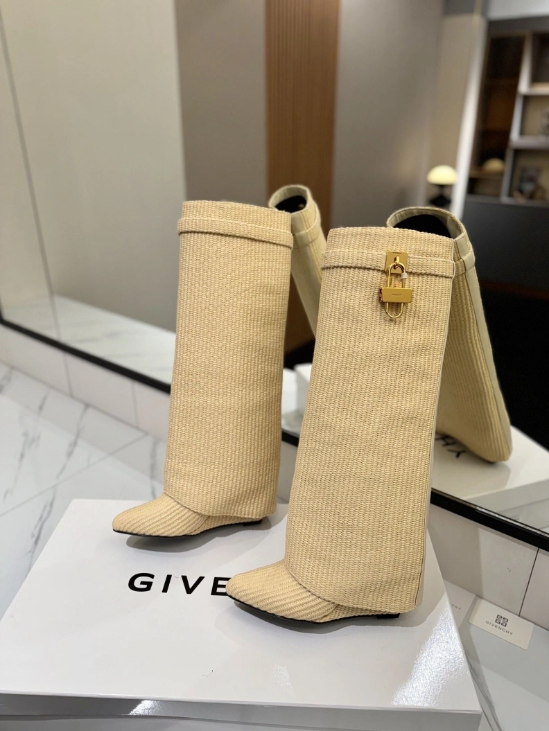 Gxvxnchy Boots Modern 153201