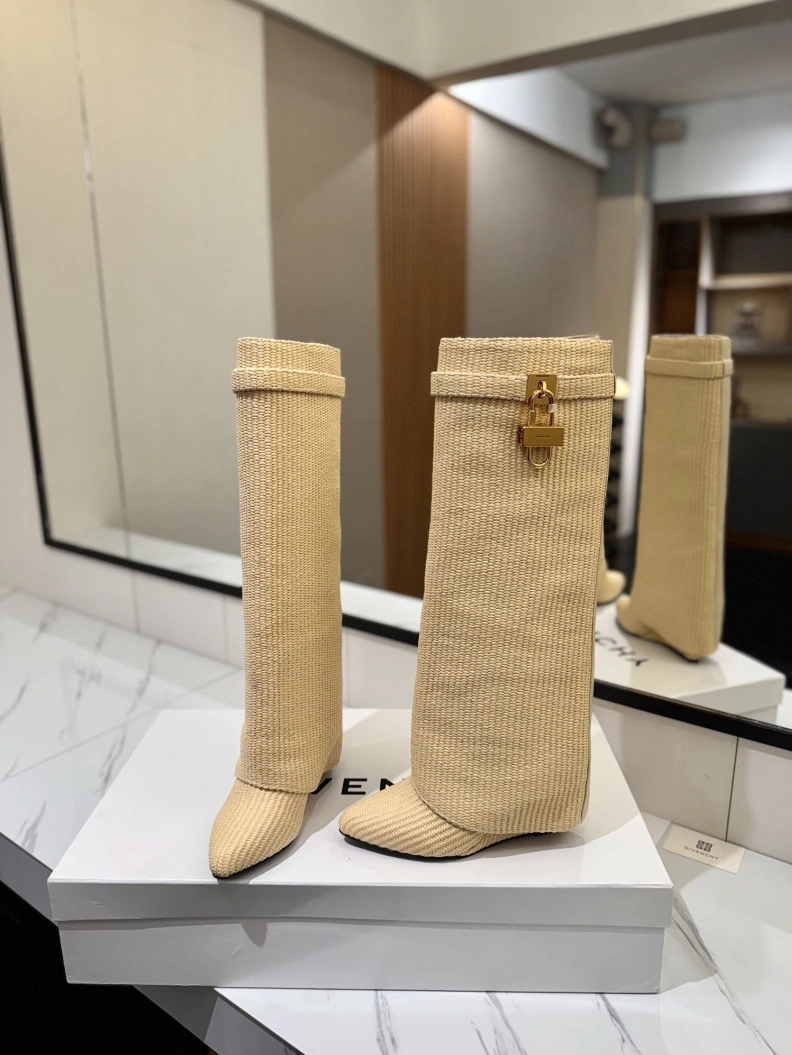 Gxvxnchy Boots Modern 153201