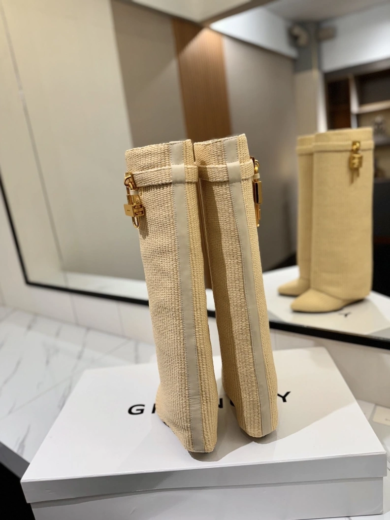 Gxvxnchy Boots Modern 153201