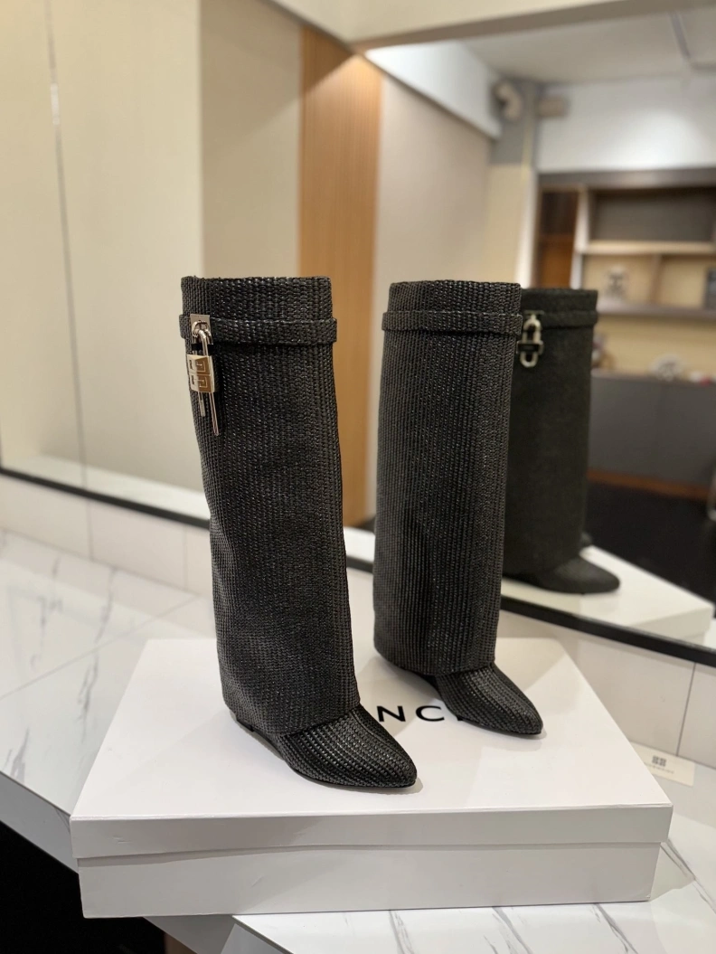 Soft Gxvxnchy Boots 153206