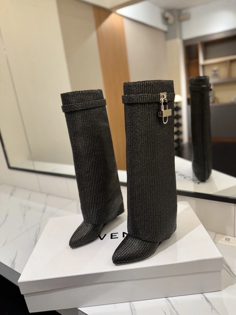 Soft Gxvxnchy Boots 153206