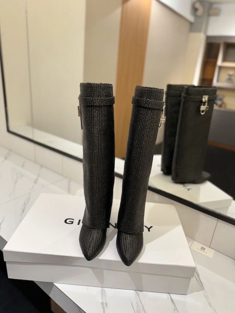 Soft Gxvxnchy Boots 153206
