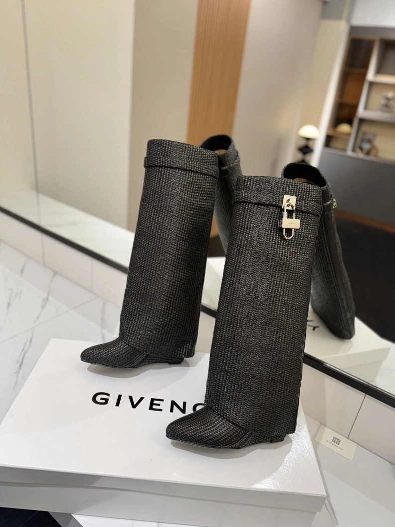 Soft Gxvxnchy Boots 153206