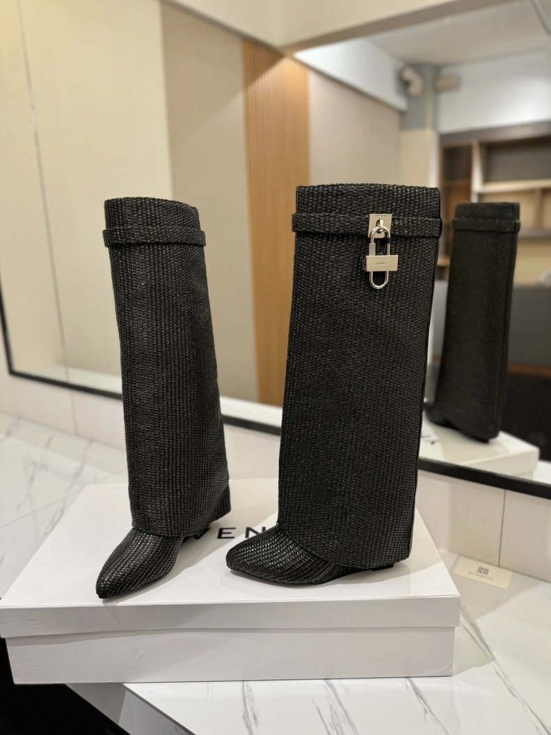 Soft Gxvxnchy Boots 153206